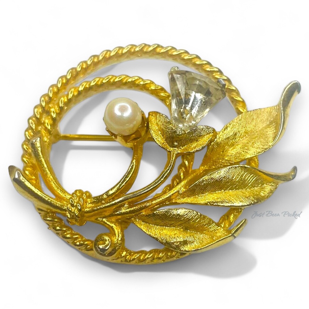 Sarah Coventry Wreath Brooch Floral Faux Pearl Crystal Gold Tone Vintage 2"
